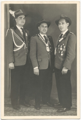 Schützenkönig-mit-Rittern-1960